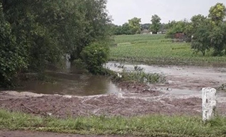 Рясний дощ та велика вода наробила лиха в селі Коритне