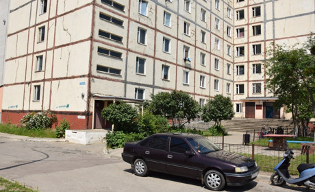 У платіжках суми кругленькі, а сервісу ніякого: хто наведе лад в гуртожитку, який облюбували бомжі?