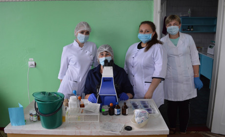 "Всі проходять через 41 кабінет": як працюють сарненські лаборантки