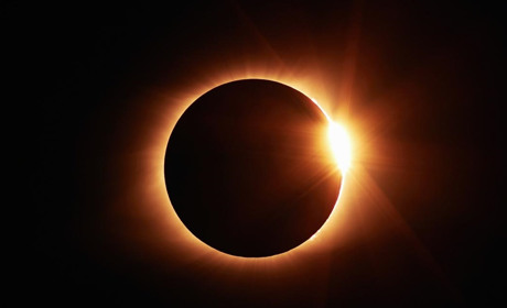 Завтра начинается лето – астрономическое. А еще новолуние, солнечное затмение и самая короткая ночь