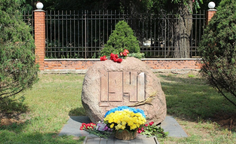 «Война - это смерти, голод и разруха»: мелитопольцы почтили погибших героев в день начала войны