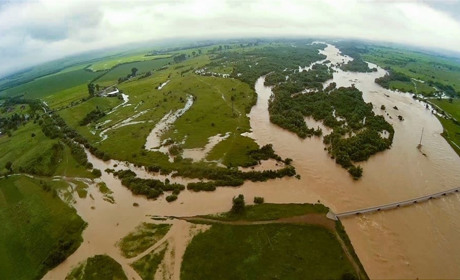 На Чечвинському водосховищі відкрили шлюзи більше, ніж у 2008 році (відео)