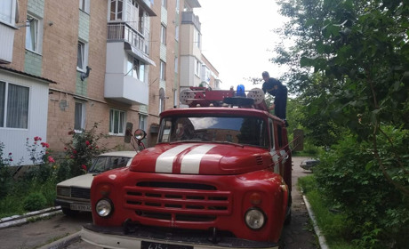 У Чорткові в п’ятиповерхівці за зачиненими дверима жінка не подавала ознак життя 