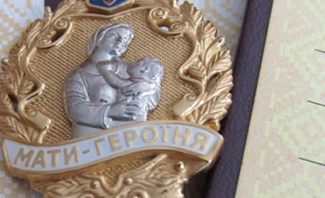 Новоградській багатодітній матері хочуть присвоїти почесне звання