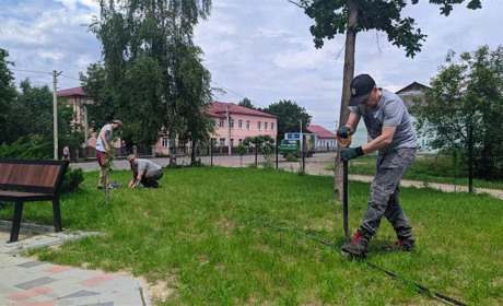 Волонтери БУРу допомогли  ГО "Хочемо змін" освітити парк та відремонтувати  молодіжний офіс