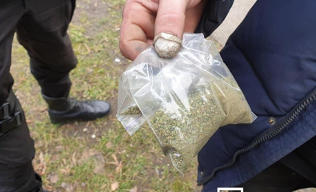 Поліція бореться з розповсюдженням наркотиків 