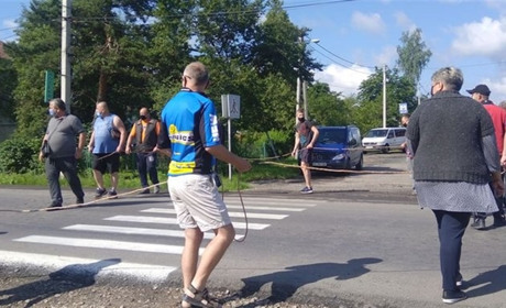 У Болехові люди перекрили дорогу державного значення: поліція для автотранспорту встановила 5 постів