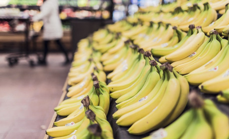 Барська міськрада вирішила, що продуктові магазини мають працювати не з 10.00, а з 7.00 ранку