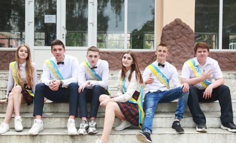Селфівипускний 2020: фотопроект з випускниками Кіцманської школи та гімназії