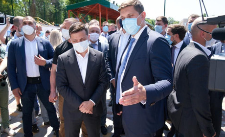 "Повторити долю Януковича”: Зеленський в Одесі тікав від журналістів і говорив про імпотенту владу 