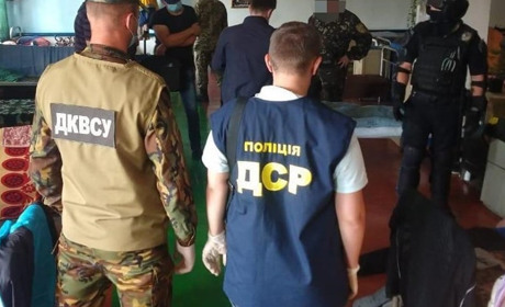 Наркотики в "Катеринівці": правоохоронці викрили схему збуту