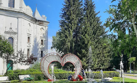 У середмісті засвітилося ілюмінацією нове «Серце Переяслава»