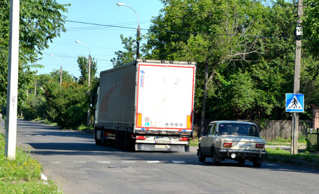 Жителі двох вулиць у Золотоноші постали перед вибором – безпека чи спокій?