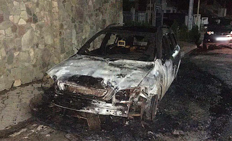 В Измаиле ночью сгорели два автомобиля. В разных местах