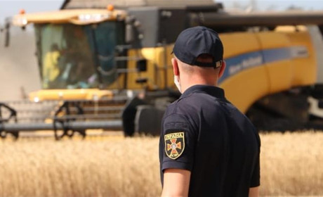 Нікопольські рятувальники закликають берегти зернові поля від пожеж