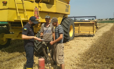 Нижньосірогозькі рятувальники попереджають:  недопалок може знищити врожай, лісосмуги, садиби