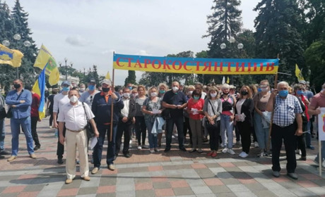 Микола Мельничук  на акції протесту у Києві  закликав не голосувати за партизацію влади на місцях