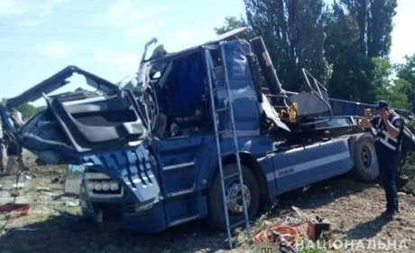 Біля села Маяки двоє людей загинули у ДТП