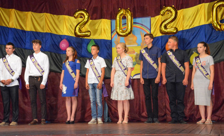 Вісім випускників Ставівської школи Кагарлицького району отримали свідоцтва про середню освіту