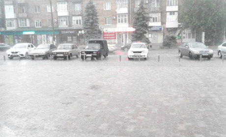 Нову Каховку накрила злива