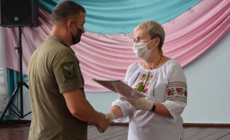 Старокостянтинівські військовослужбовці отримали дипломи