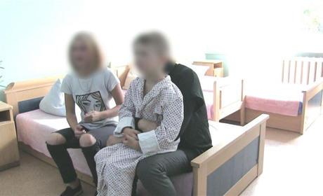 Поліцейські вилучили у п’яної матері трьох дітей. Малечі потрібна допомога!