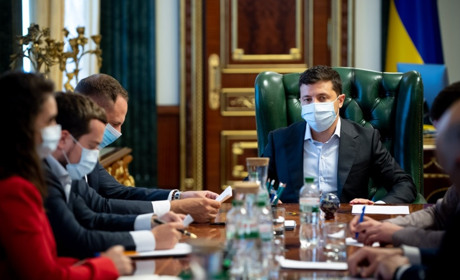 Світова гонка: президент заявив, що Україна повинна купити вакцину проти Covid-19 першою