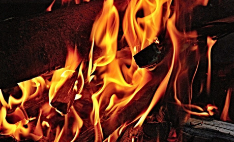Рятувальник вкотре закликають бути обережними з вогнем: ще одна пожежа в Барському районі