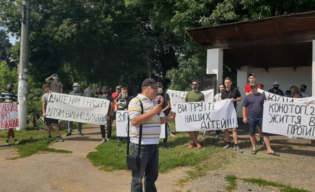 «Через місяць запах буде меншим»: що наобіцяли на мирній акції протесту та коли чекати результатів