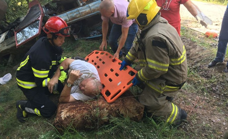 Затисло в авто: біля Сарн зіткнулись вантажівка та трактор