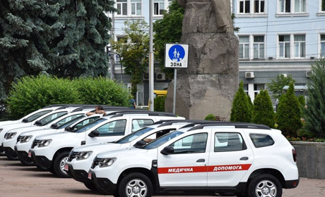 Два джипи для медичних послуг: Брониківська ОТГ одержала подарунок від Житомирської ОДА
