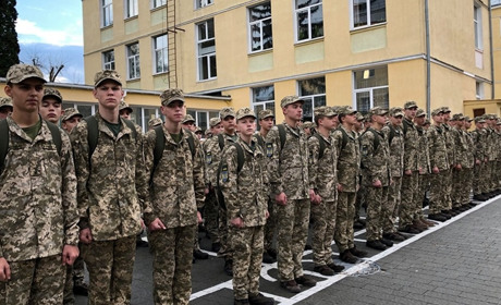 Військовий ліцей в Новограді: як вступити та що чекатиме на юнаків і дівчат