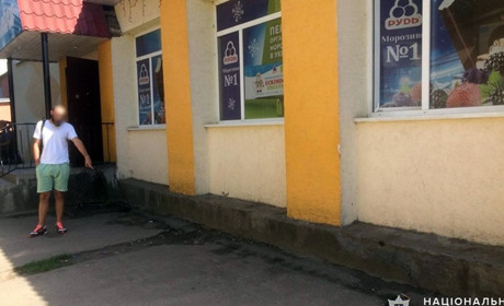 У Старокостянтинові відео з камер спостереження допомогло поліцейським розкрити грабіж