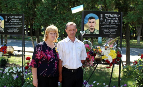 У Мені вшанували пам'ять загиблого в російсько-українській війні Олександра Шумейка