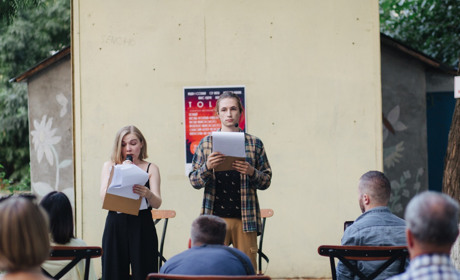 Дуже душевно та щиро! Імпровізаційну виставу "Південь та Схід" представили у Скадовську (ФОТО)