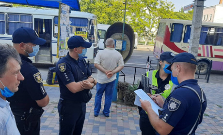 Поліція шукала порушників карантину на Кіцманщині: хочуть оштрафувати підприємців і маршрутчиків