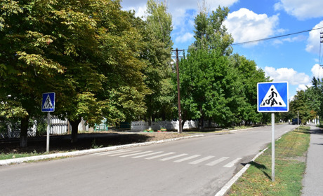 Що не так з пішохідними переходами в Нижніх Сірогозах, і чому люди змушені оминати “зебри”? 