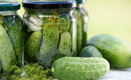 Час закривати огірки: топ-7 оригінальних рецептів