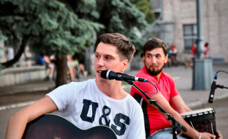Якісна українська музика та кіно. У Переяславі тривають «вечори просто неба»