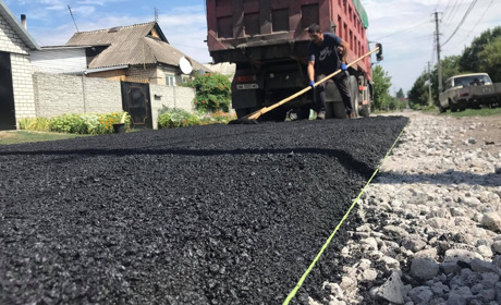 У Петропавлівці продовжують ремонтувати дороги: роботи на вулиці Героїв України