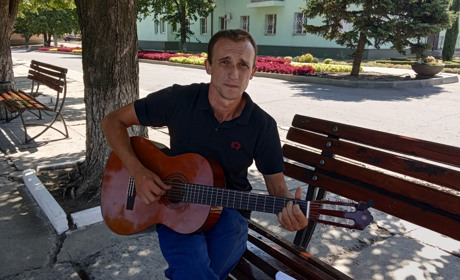 Музикант з Єлизаветівки грав на вулицях Праги та Дрездену