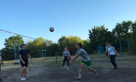 В Горбанях відновили волейбольний майданчик і провели на ньому турнір