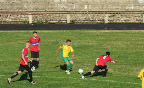 Троїцькі футболісти зіграли на обласному чемпіонаті в ніччю з сєвєродончанами