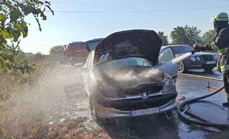  У Переяславі на трасі загорівся автомобіль