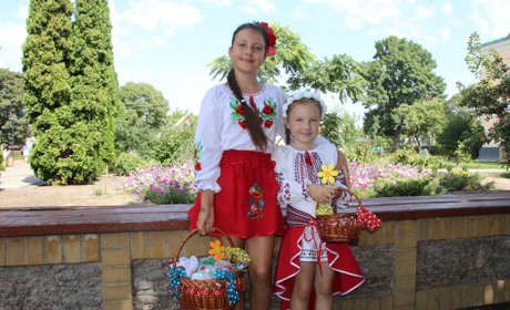 Другий Спас:  і в Ніжині сьогодні пахне пирогами, яблуками та медом 