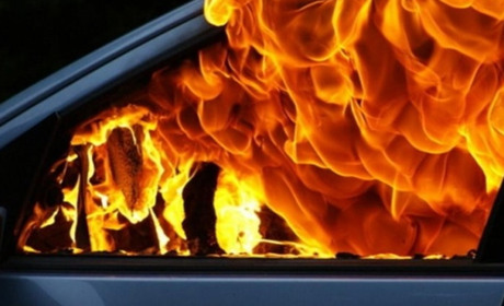 У районі горіло авто