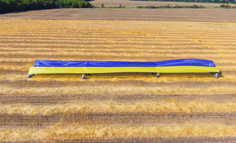 У Лозівській ОТГ встановили рекорд — найдовший Державний Прапор України