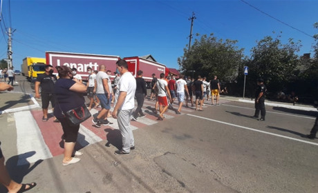 У Кіцмані дві години перекривали трасу, вимагаючи ремонту дороги у напрямку на Киселів 