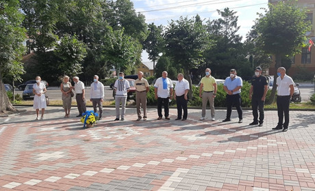 У Кіцмані вшанували День Прапора та День Незалежності в умовах карантинних обмежень