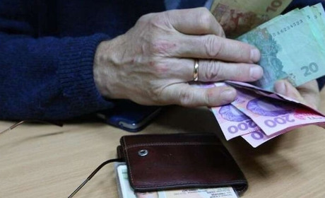 Листоноша у Корюківці крала у людей пенсії, субсидії, кошти за передплату газет. Коли поверне